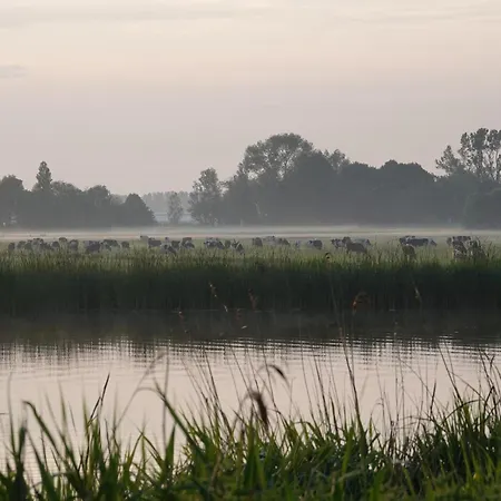 Aan Het Water Vakantiehuis *