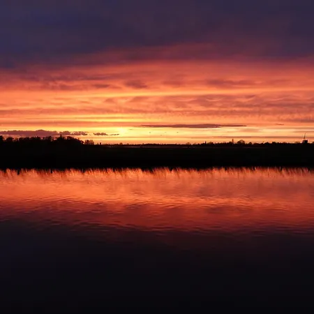 Aan Het Water Vakantiehuis *