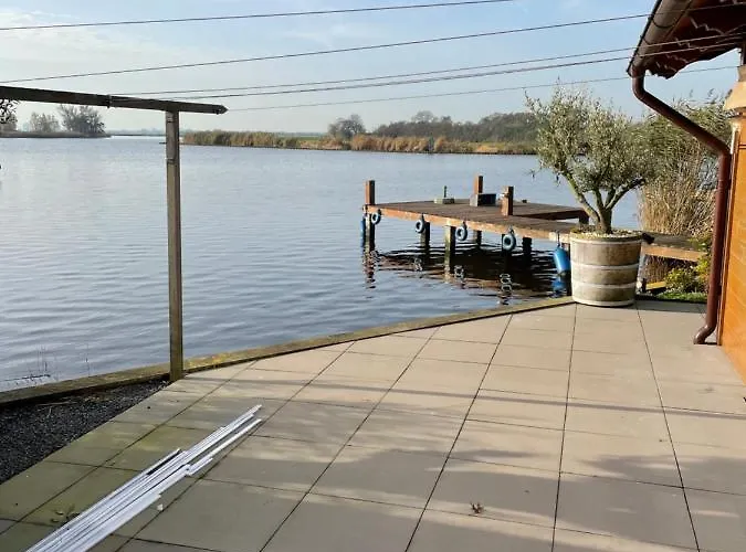 Aan Het Water Vakantiehuis *